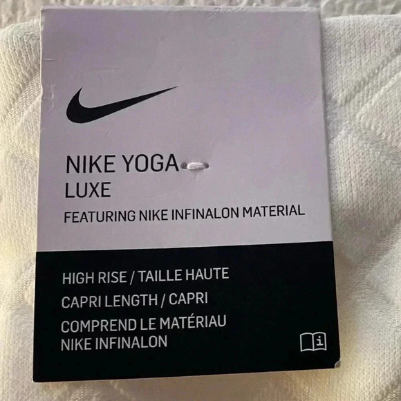 🆕Nike Yoga Luxe White High-Waisted Jacquard Capri 2X🆕 - Picture 14 of 15